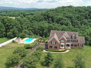 22 Hill & Dale Dr, Pittstown, NJ 08867