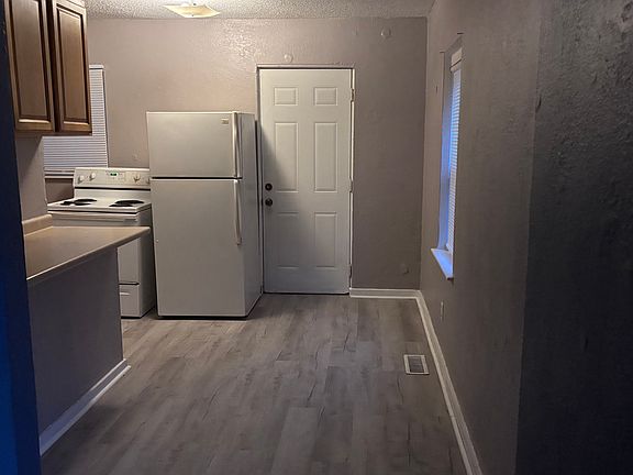 5th image of 806 S Waverly St