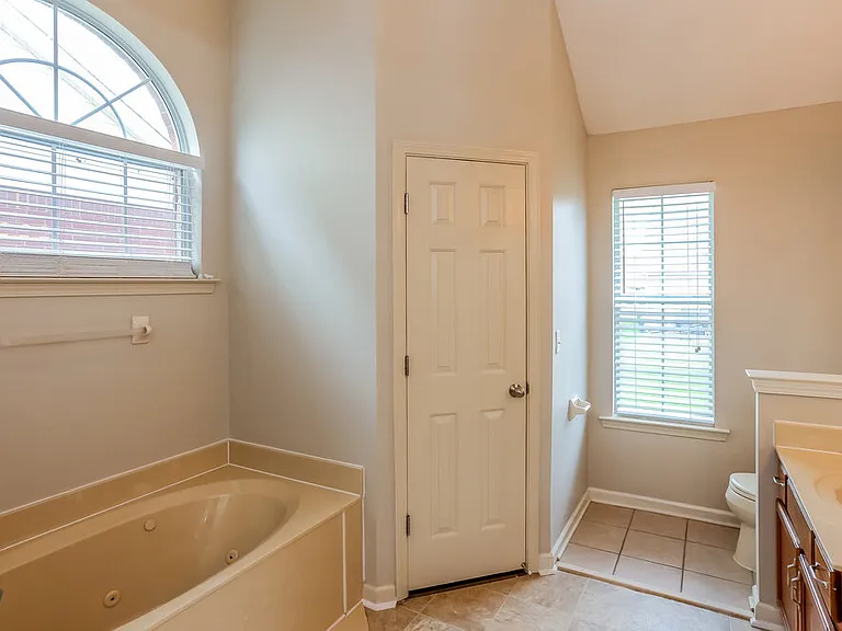 4832 Ashcroft Dr — Photo 10