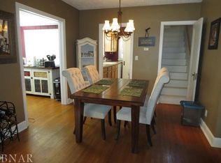 7 Harbord Dr, Bloomington, IL 61701