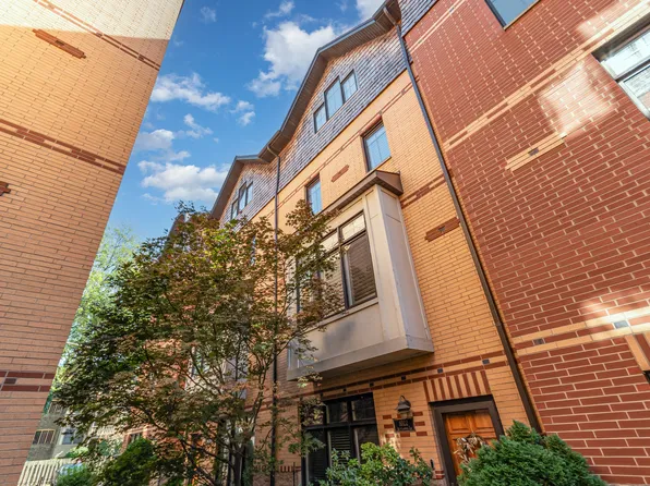 1022 Alexander Ln, Oak Park, IL 60302