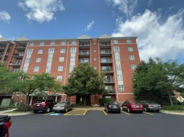190 N Milwaukee Ave #405-3, Wheeling, IL 60090