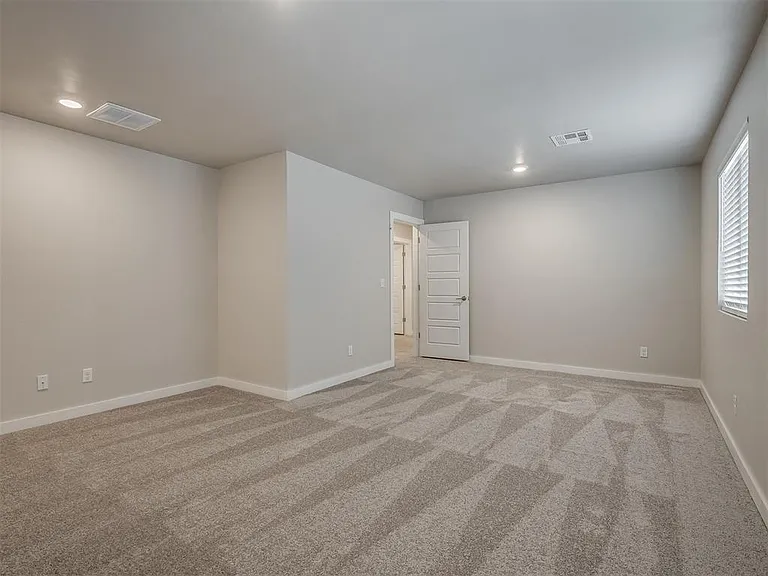 520 NW 176th Ter — Photo 37