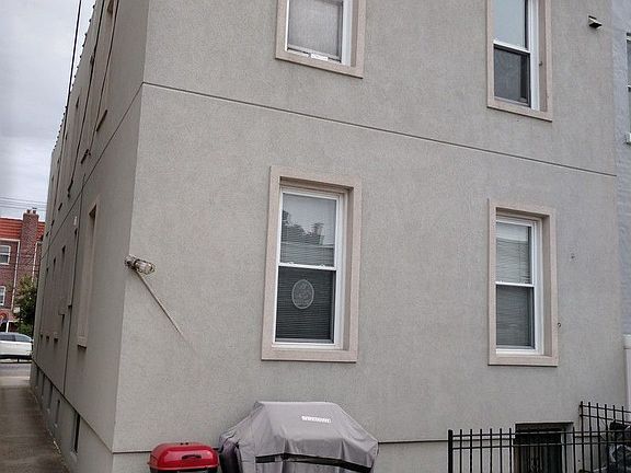 3rd image of 2122 42nd St