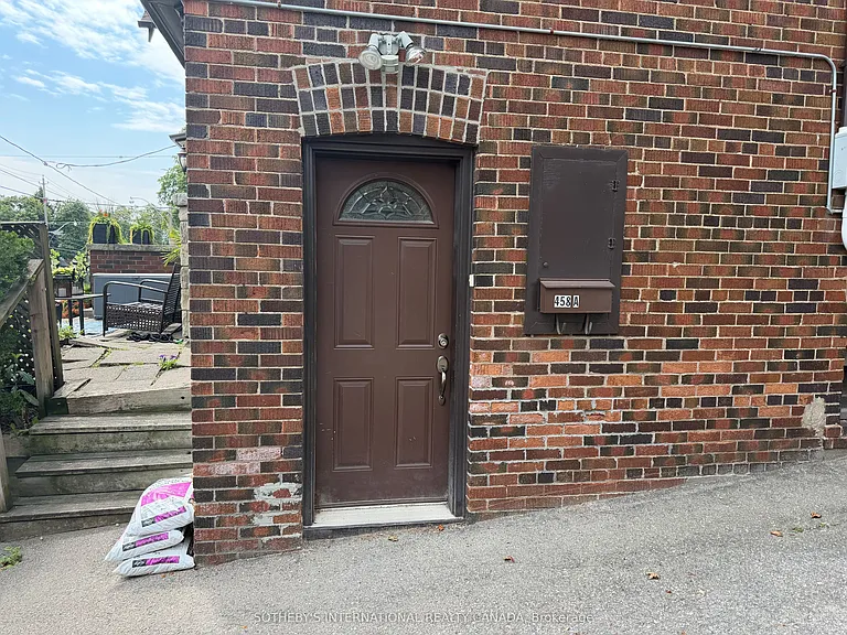 458A Oriole Pkwy #LOWER — Photo 2