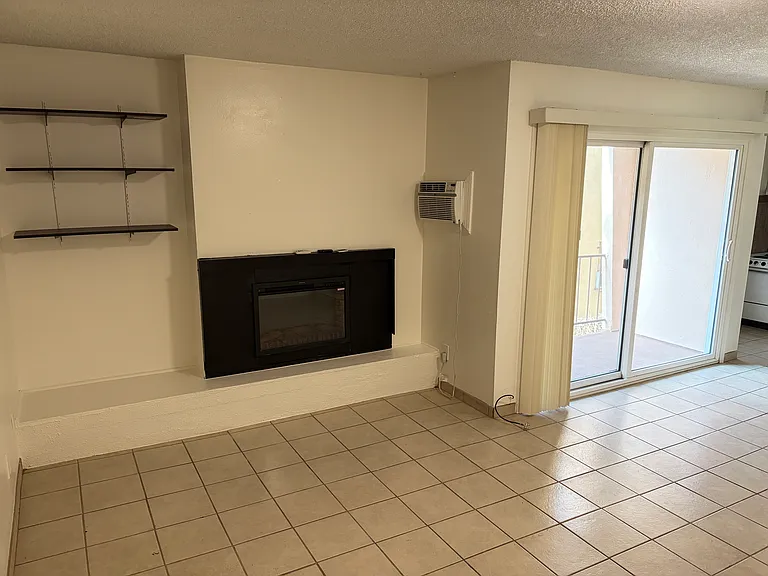 1552 N Mariposa Ave #1 — Photo 1
