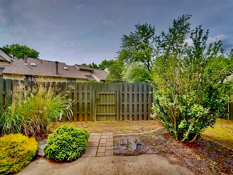 12204 Charlotte St — Photo 3