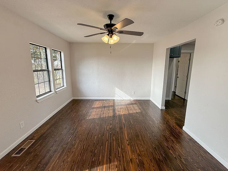 203 W Dale St — Photo 5