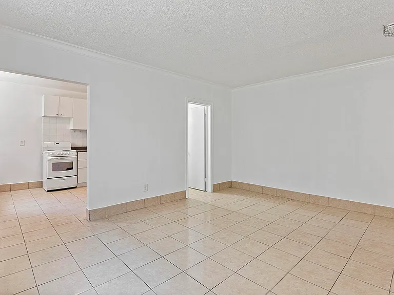 2903 Saint Clair Ave E #BACHELOR — Photo 12