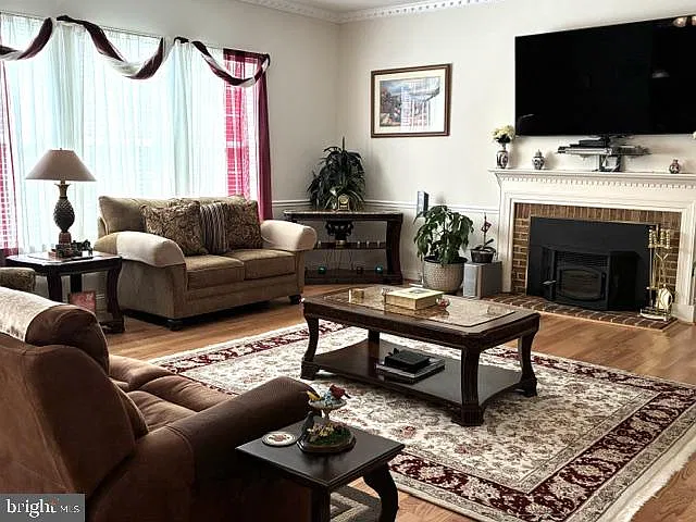 4 bed, 3.5 bath, 3328 sqft, $3,900 — Photo 3