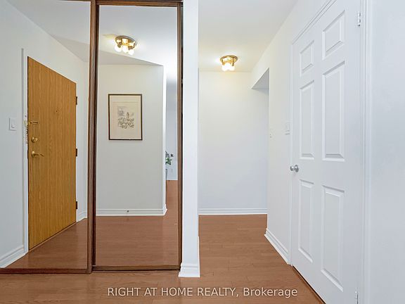 5th image of 1360 Rathburn Rd E #1507