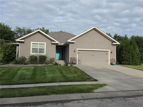 6200 N Green Hills Ln, Kansas City, MO 64151