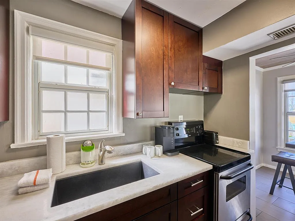 1 bed, 1330 sqft, $4,500 — Photo 3