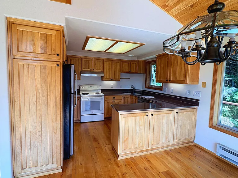 7205 SW Burl Dr — Photo 18