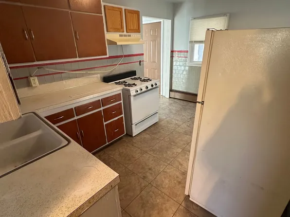 208 4th Ave NE, Mandan, ND 58554