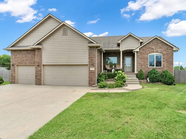2801 N Emerson Cir, Derby, KS 67037