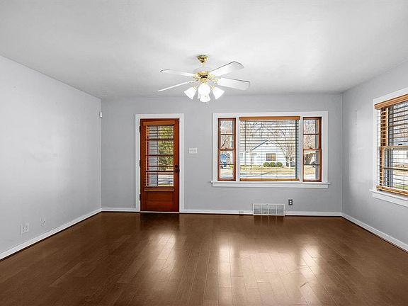 4th image of 1576 Grand Ave