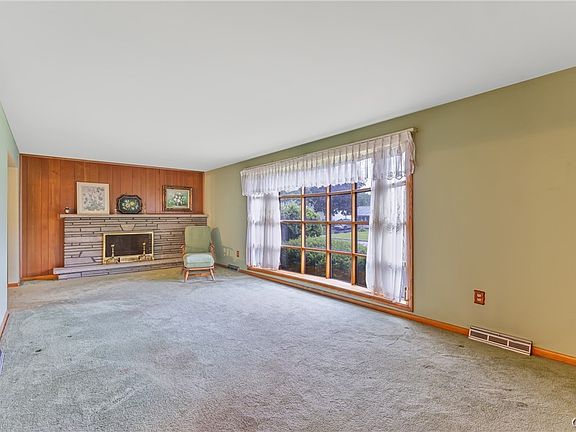 5th image of 214 Colony Park Dr