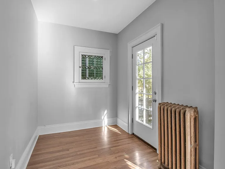 100 Richmond Ave #UPPER — Photo 10