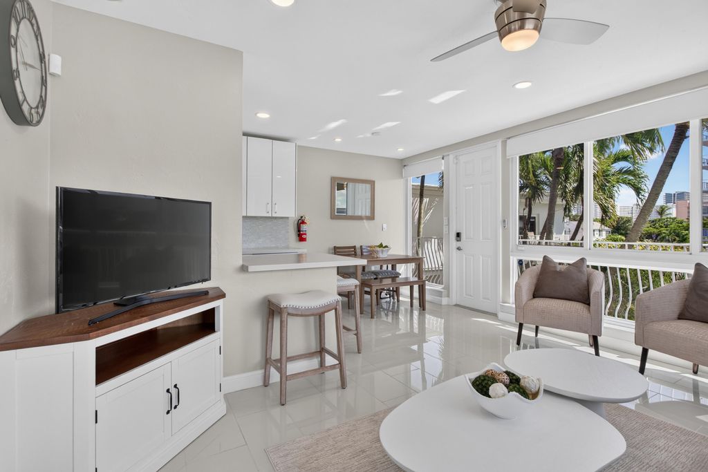1705 N Riverside Dr APT 8, photo 6
