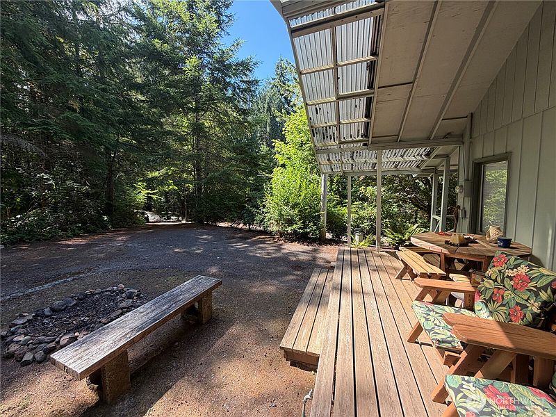 4th image of 10 Creek Court