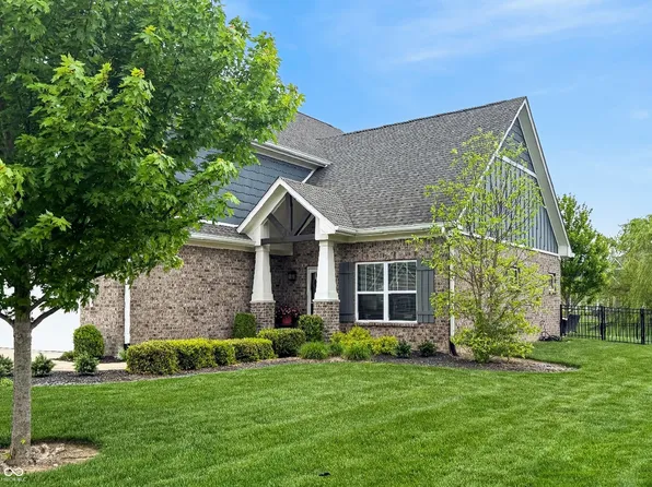 1069 Forest Glen Dr, Greenfield, IN 46140