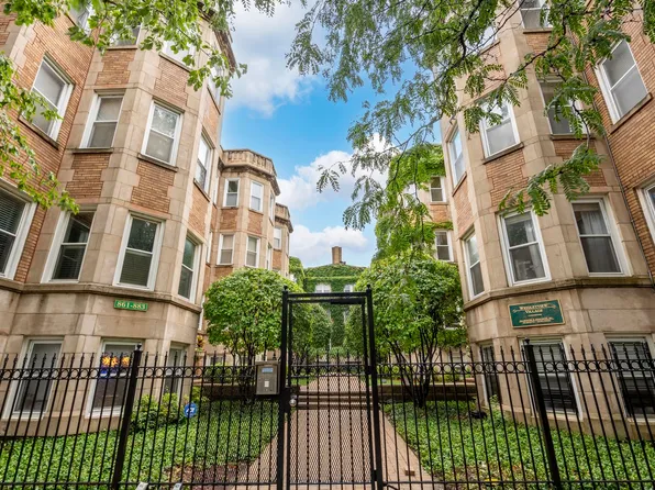 869 W Cornelia Ave #3, Chicago, IL 60657