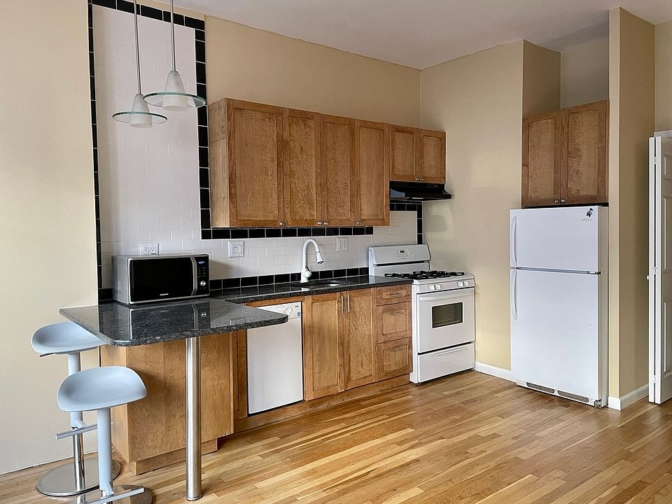 1st image of 40 1/2 Saint Marks Pl #1A