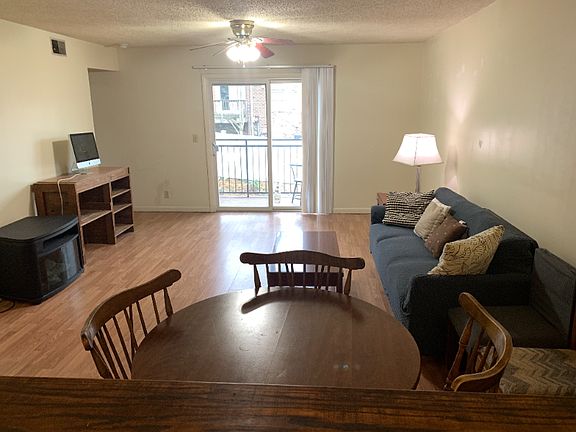 3rd image of 1390 Hunters Rd APT G