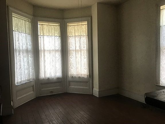 2nd image of 808 Richmond St