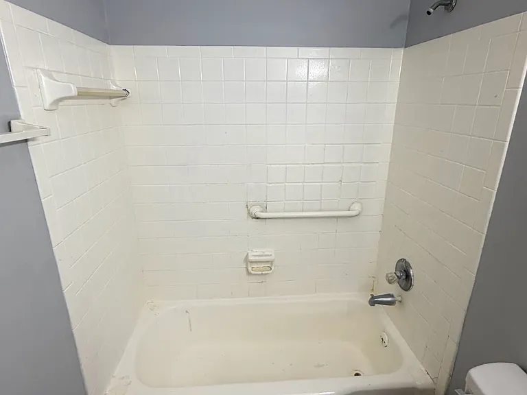 908 W Lake Ave #4 — Photo 9