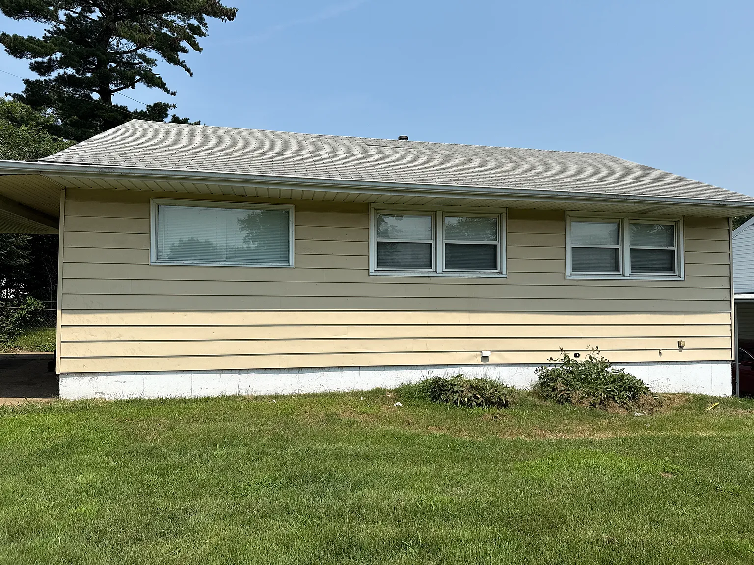 457 Shepley Dr photo 1