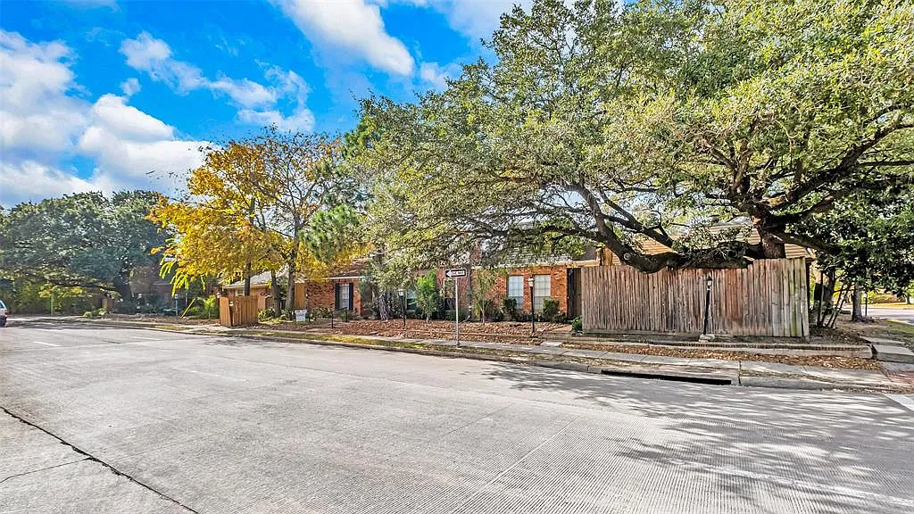 3 bed, 1370 sqft, $1,795 — Photo 1