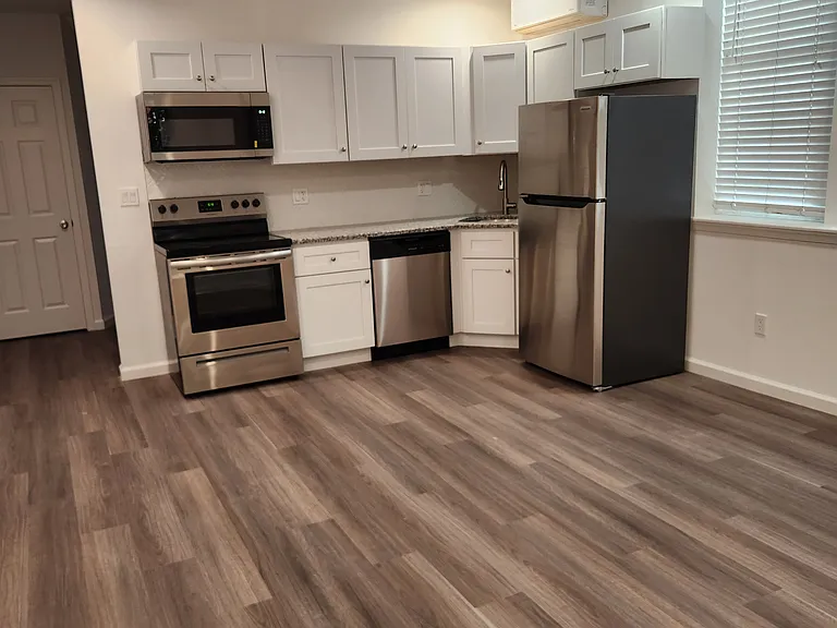 1840 Wharton St #1-R — Photo 2
