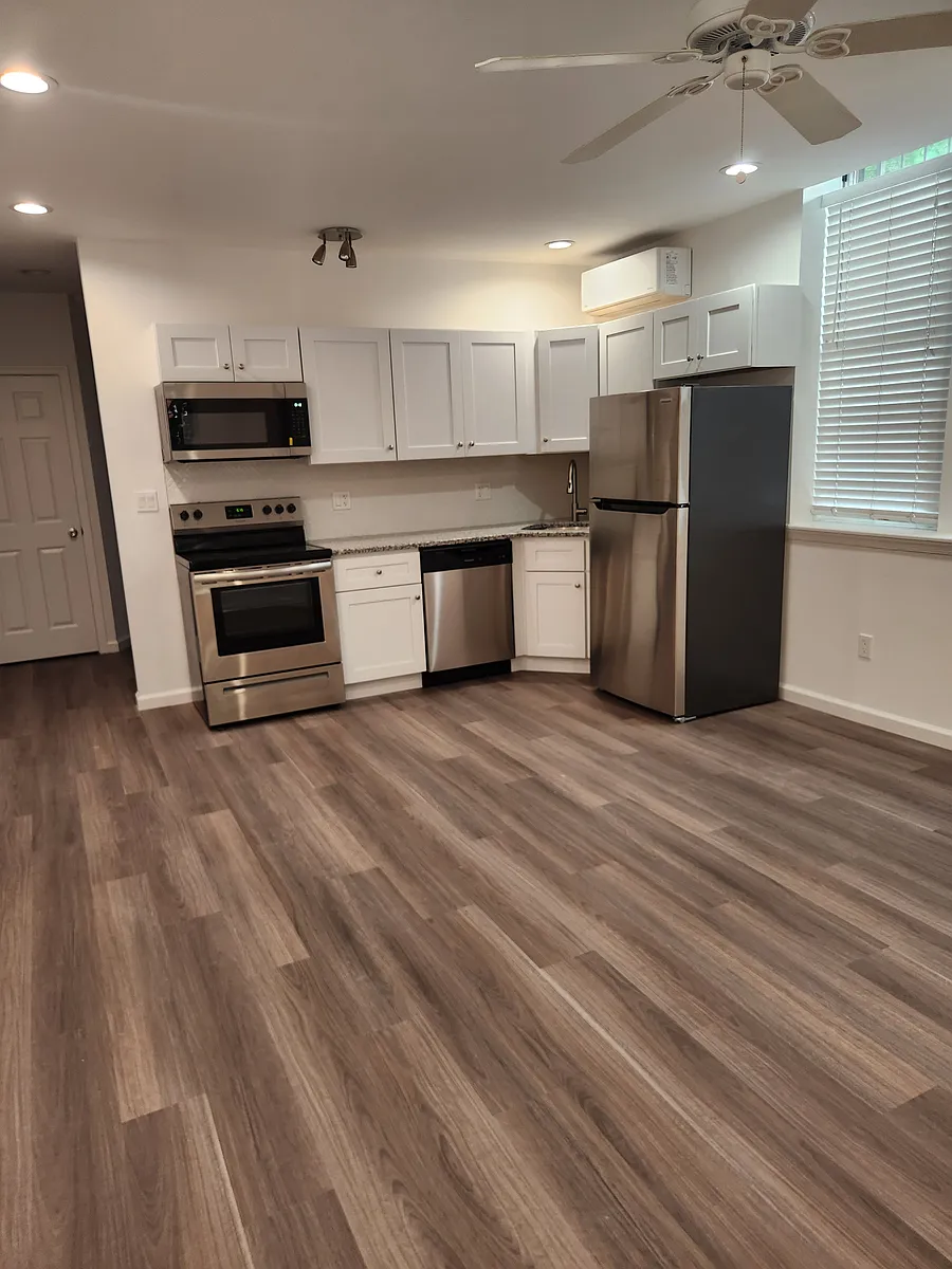 Building Photo - 1840 Wharton St #1-R