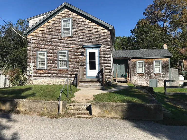 4 Tanyard Ln #1 — Photo 1
