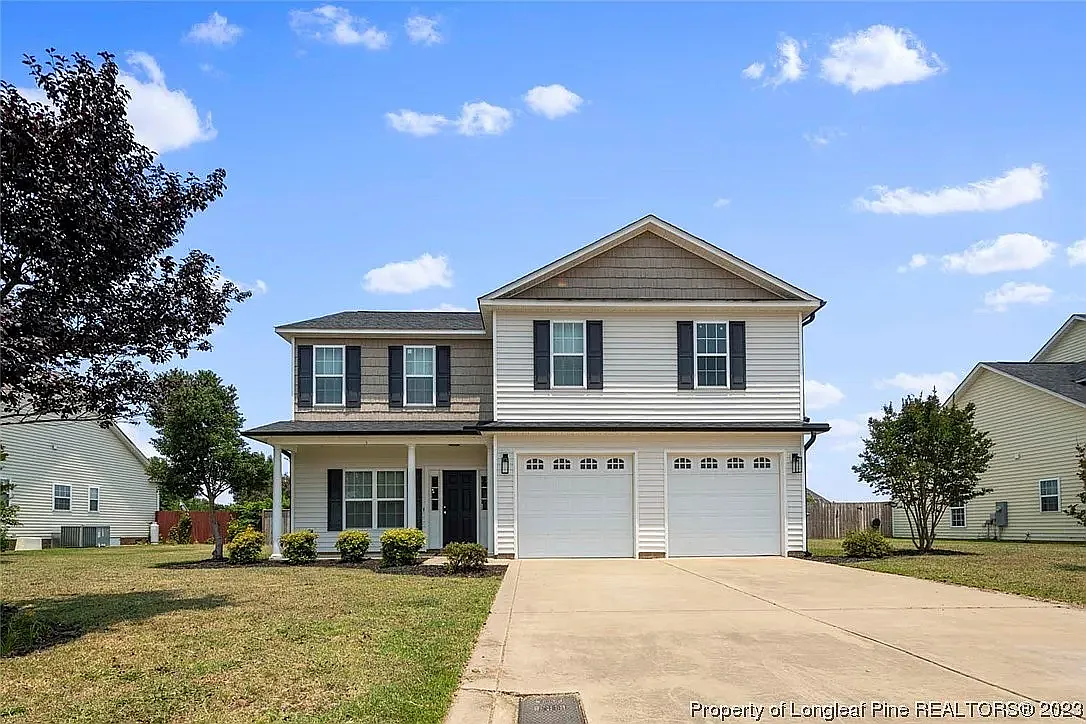 4 bed, 2.5 bath, 2792 sqft, $2,600 — Photo 1