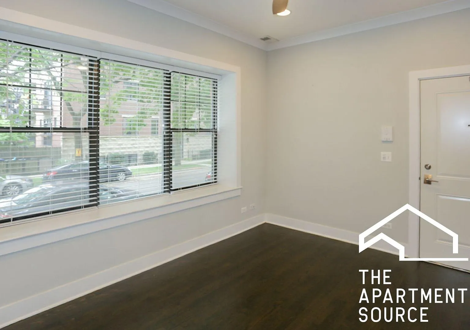 Charming 3 Bed Condo in Chicago - 1.5 Bath, Great Location - $2950/mo — Photo 2