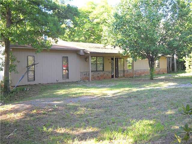 1st image of 402 Shady Ln