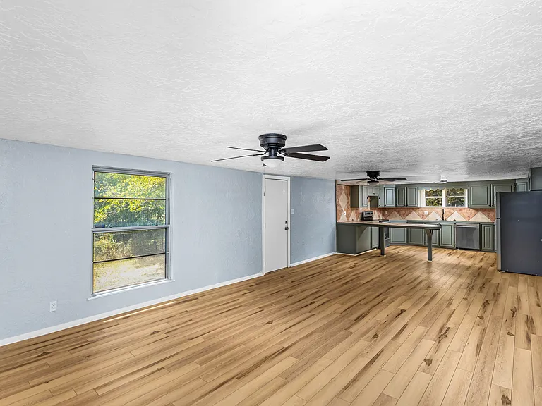 2408 NW Ozmun Ave — Photo 9