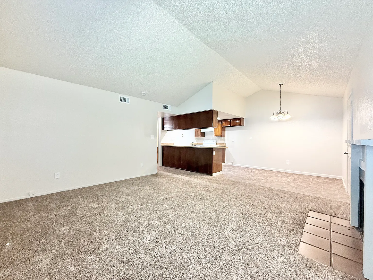 2 bed, 1000 sqft, $1,895 — Photo 2