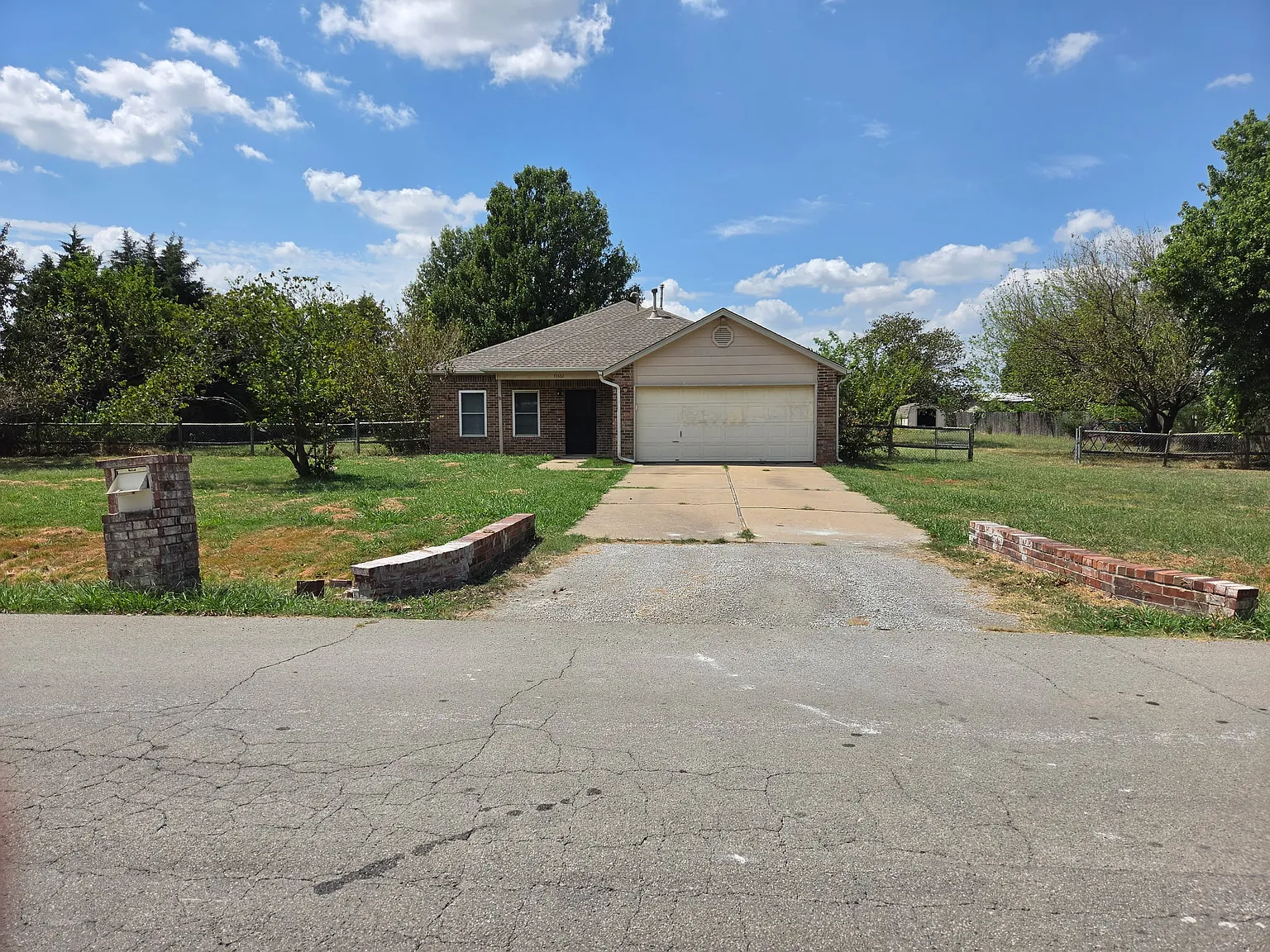 3 bed, 2000 sqft, $1,750 — Photo 1