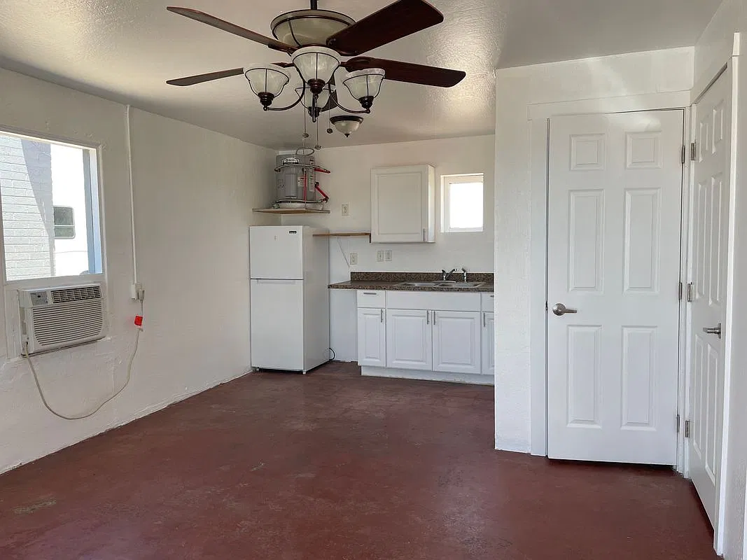 Studio, 1.0 bath, 300 sqft, $675 — Photo 4