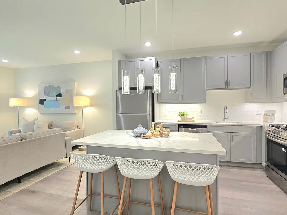 135-137 Fairfield Rd #100