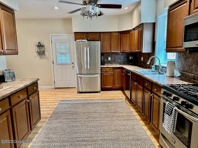 4th image of 74 Walnut Street