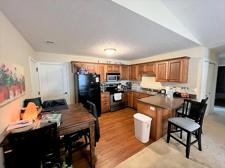 506 Brooklawn Dr — Photo 3