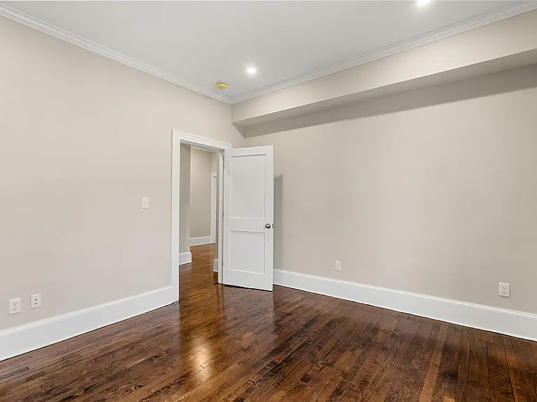 10 King St #2 — Photo 15