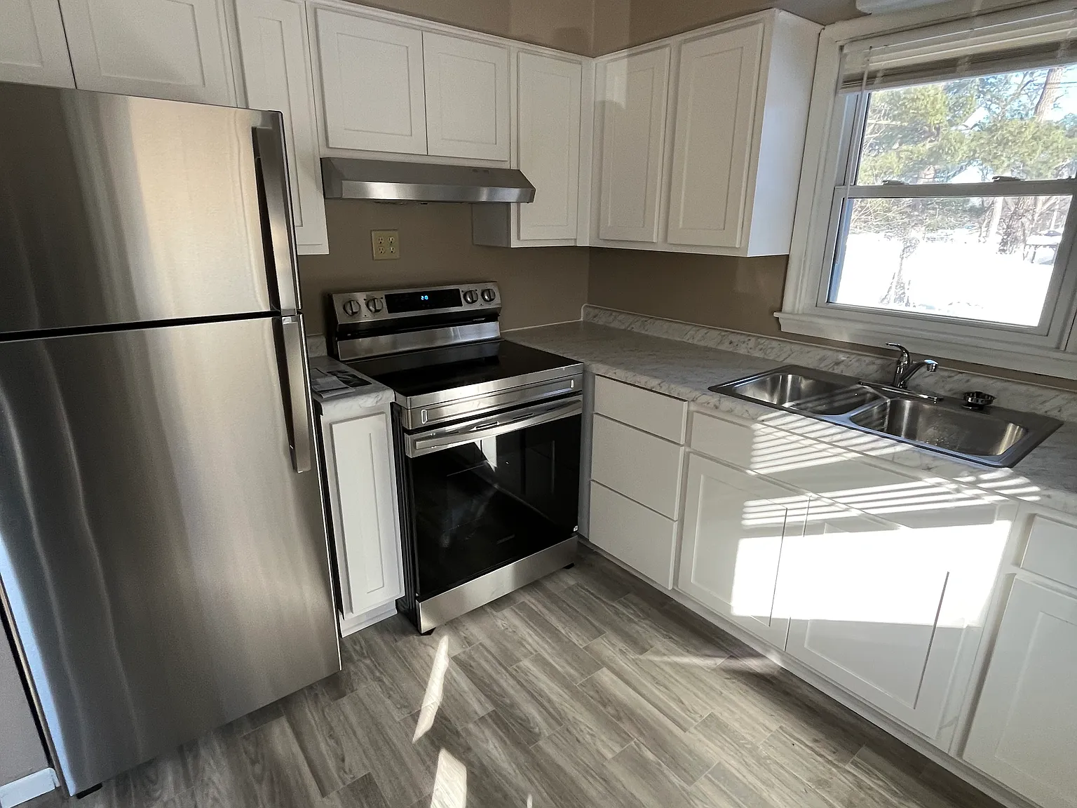 3 bed, 912 sqft, $1,721 — Photo 3