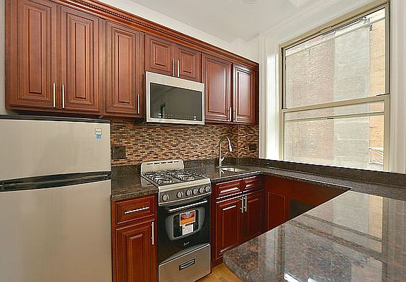 3rd image of 170 W 74th St APT 314