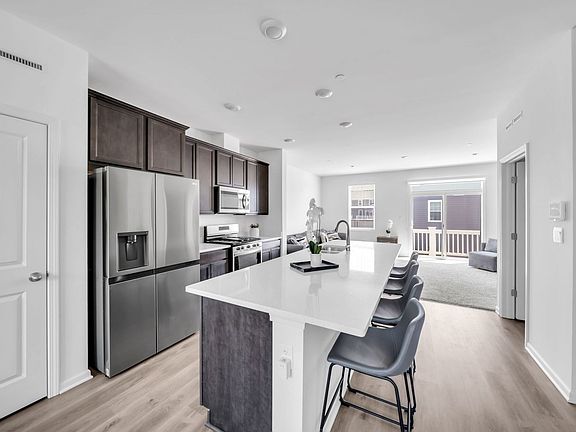 4th image of 2031 Sequoia Ave